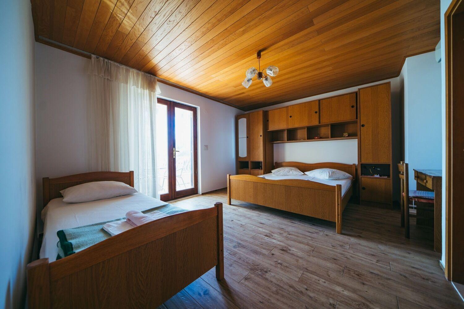 Apartments Lovre - Close To The Sea Brela Exterior foto